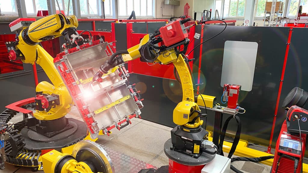 Hệ Thống Robot Hàn Hồ Quang Tại Một Nhà Máy.